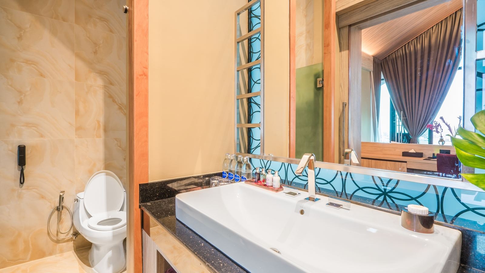 rooms-one-bedroom-pool-villa-city-view