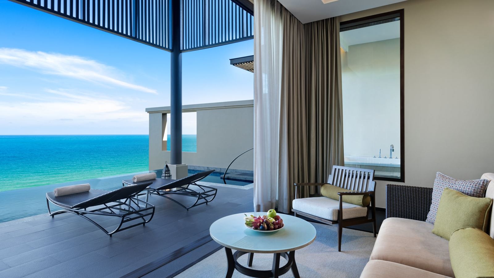 rooms-grand-ocean-view-pool-suite