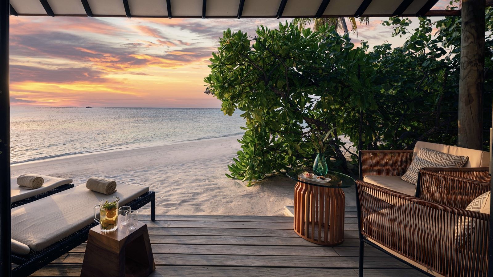 rooms-sunset-beach-villa