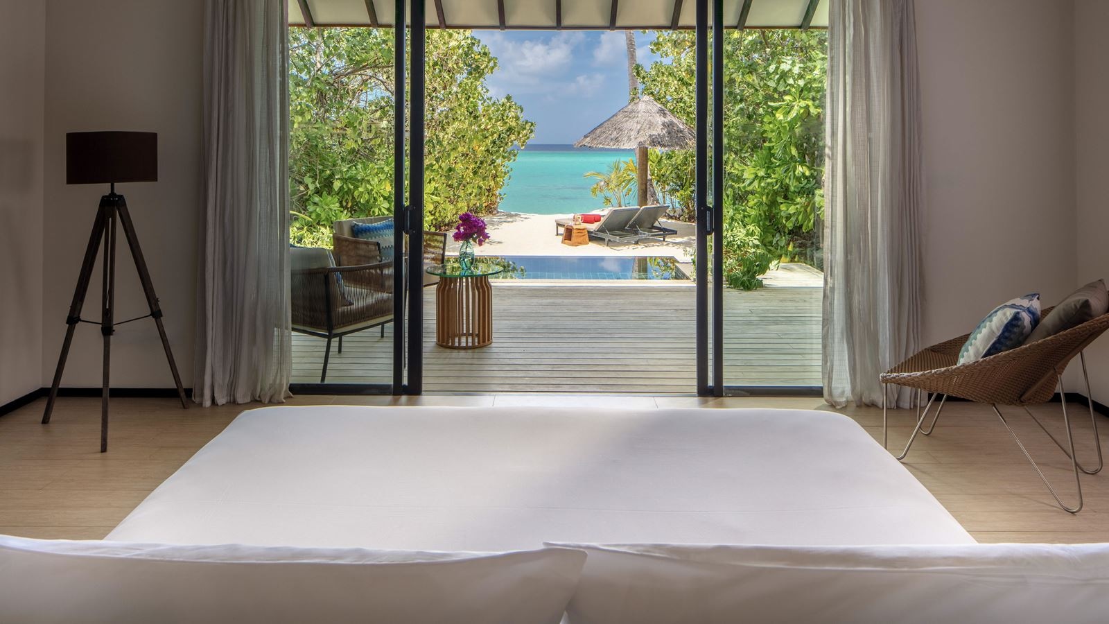 rooms-sunrise-beach-pool-villa