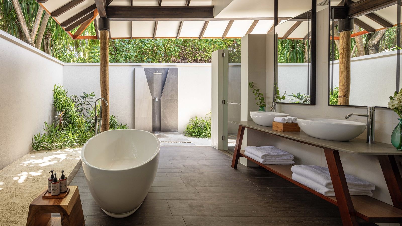 rooms-sunrise-beach-pool-villa