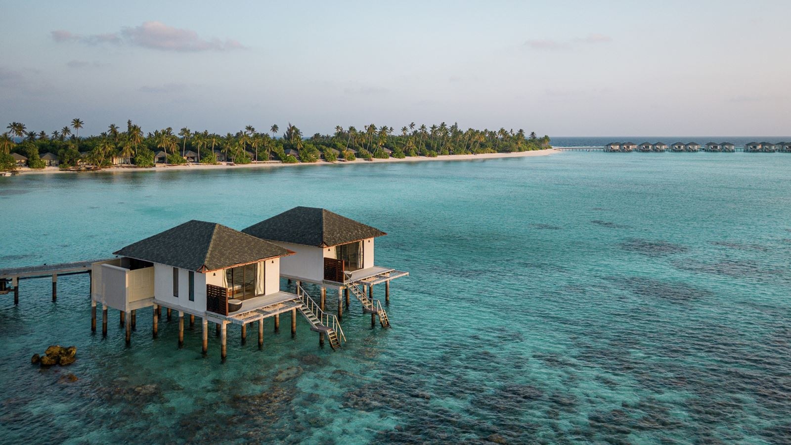 rooms-overwater-pool-suite