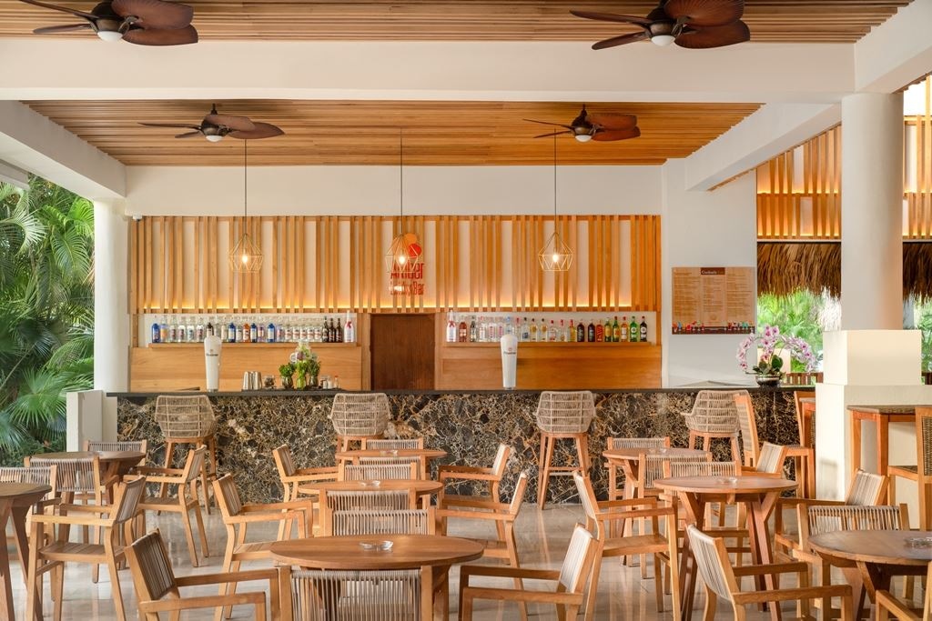 bars-amber-lobby-bar