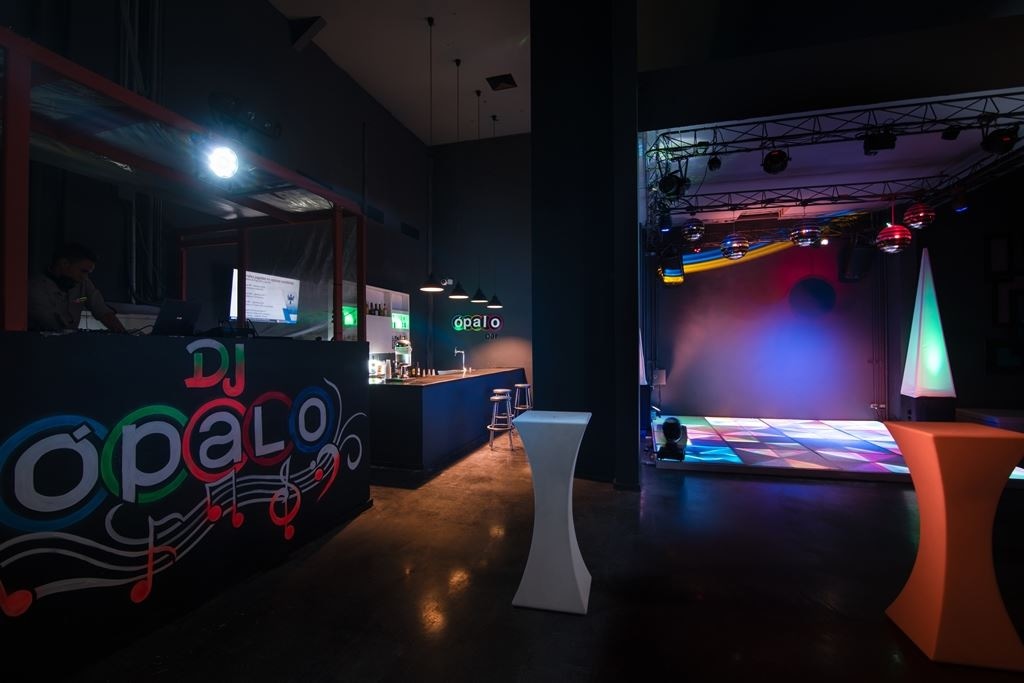 bars-opalo-at-the-disco