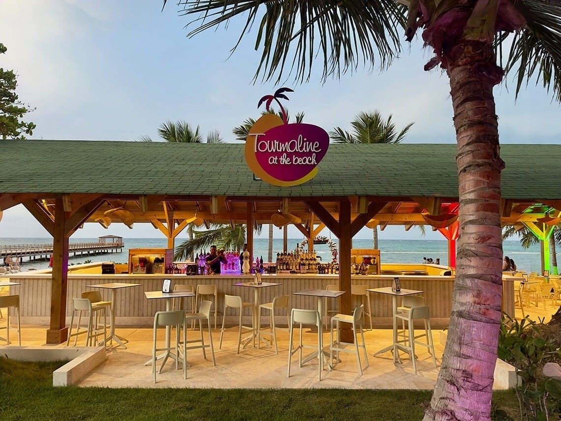 bars-tourmaline-bar-at-the-beach