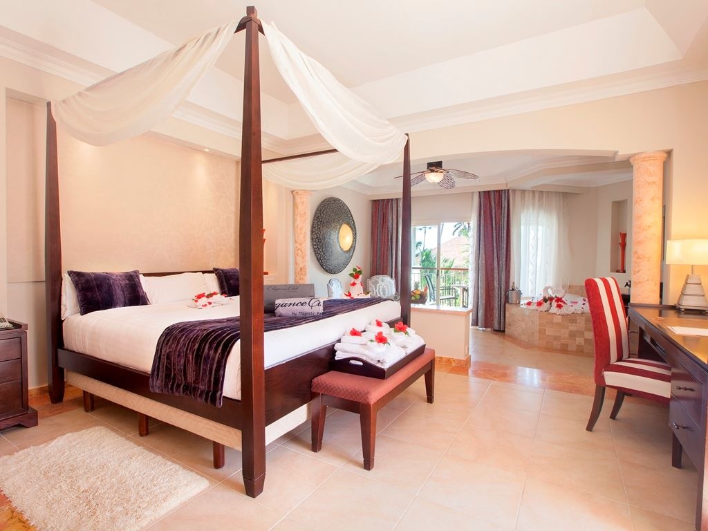 rooms-elegance-club-junior-suite-with-jacuzzi