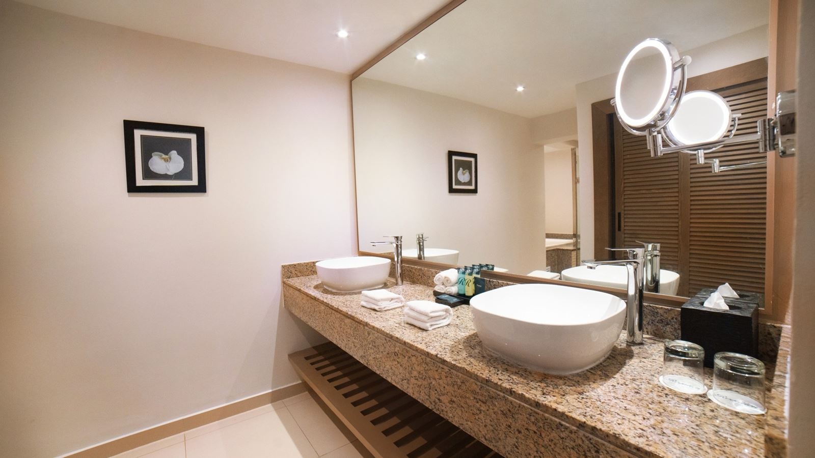 rooms-honeymoon-jacuzzi-suite-diamond-club