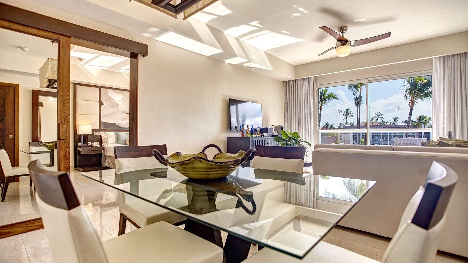 rooms-luxury-presidental-jacuzzi-two-bedroom--suite-diamond-club