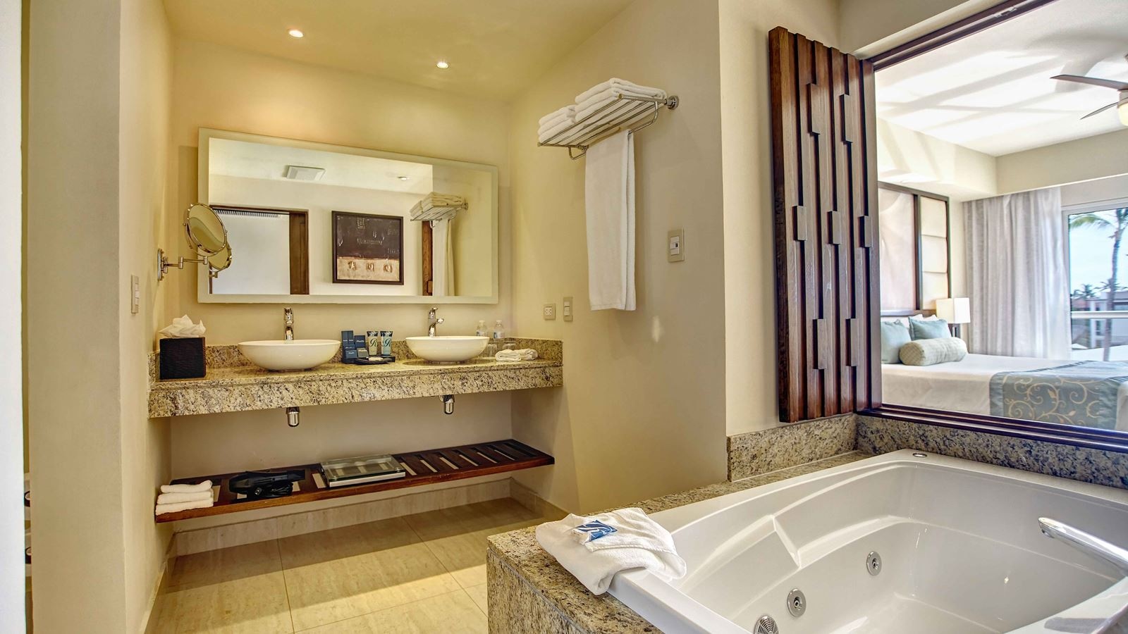 rooms-luxury-presidental-jacuzzi-two-bedroom--suite-diamond-club