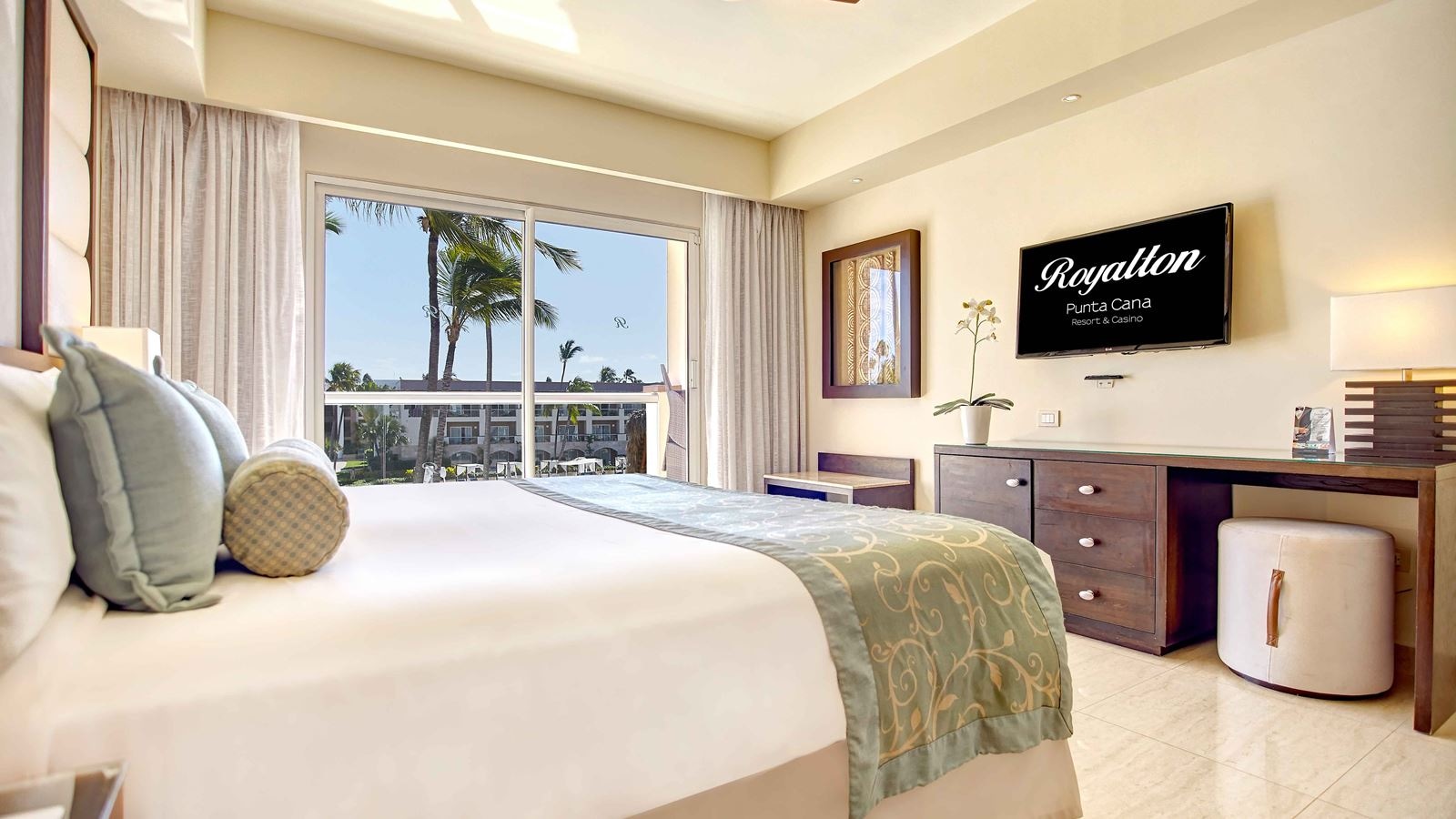 rooms-luxury-presidental-jacuzzi-two-bedroom--suite-diamond-club