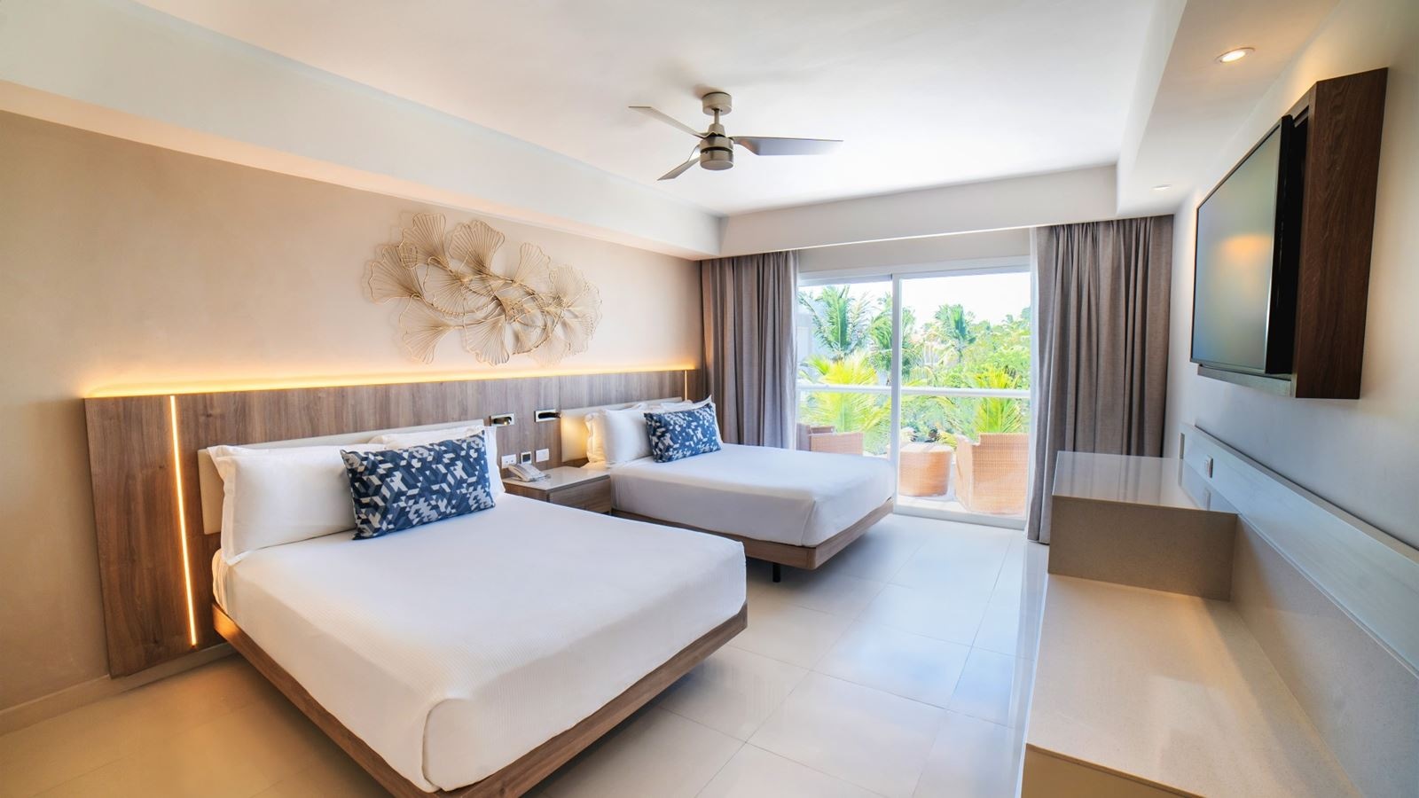 rooms-chairmans-two-bedroom-ocean-front-suite-diamond-club