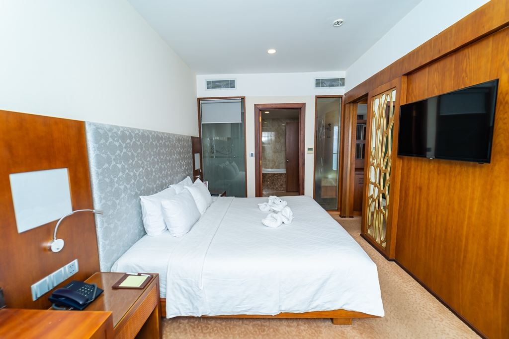 rooms-suite-double-partial-sea-view-with-balcony