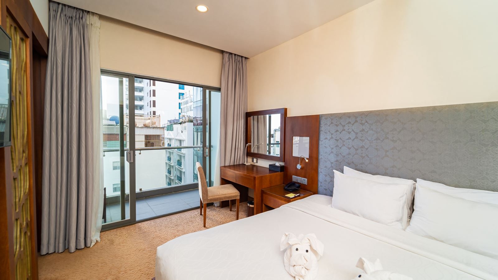 rooms-suite-double-city-view-with-window-child-without-extra-bed