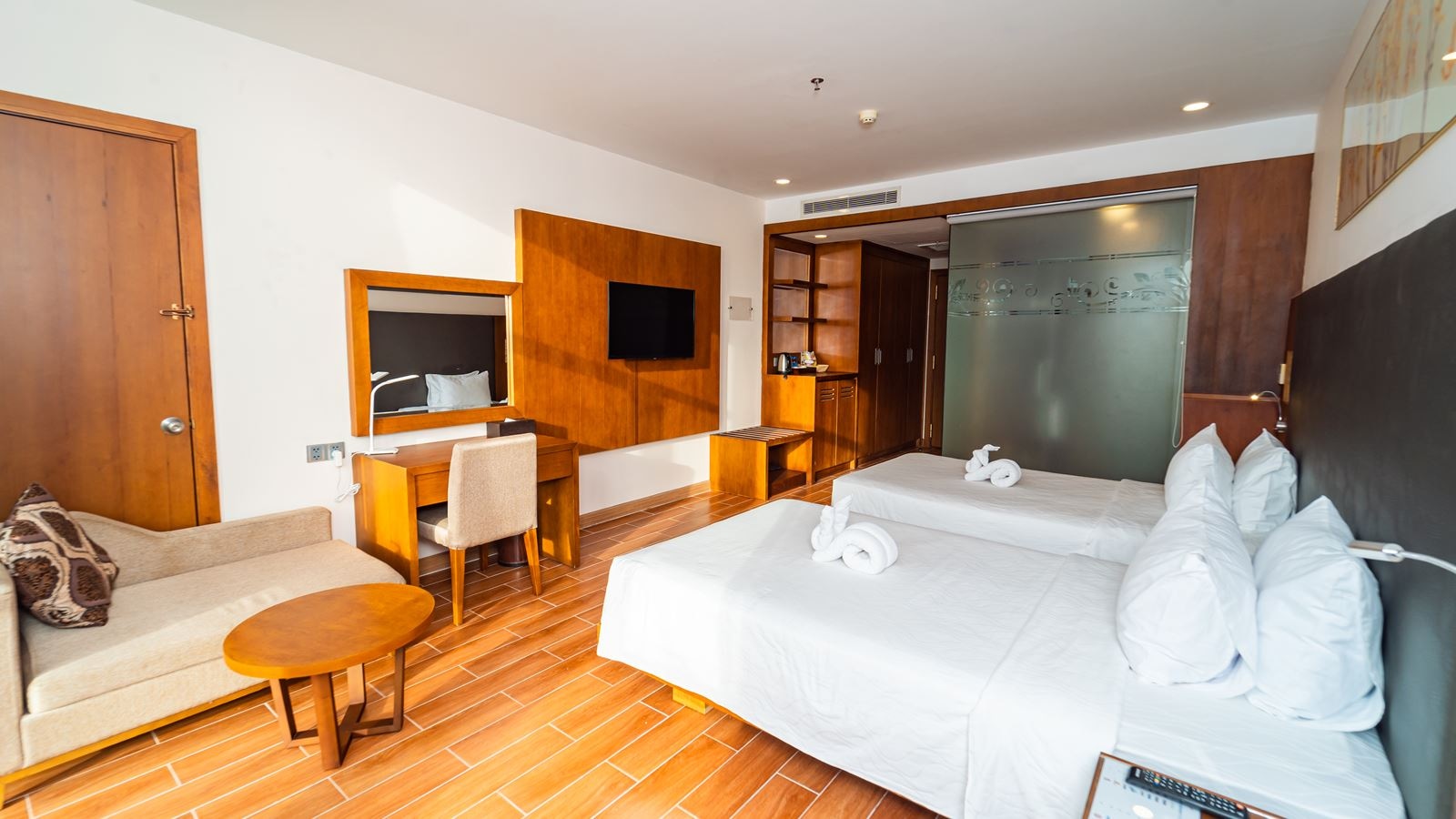 rooms-room-superior-city-view-with-window-child-without-extra-bed