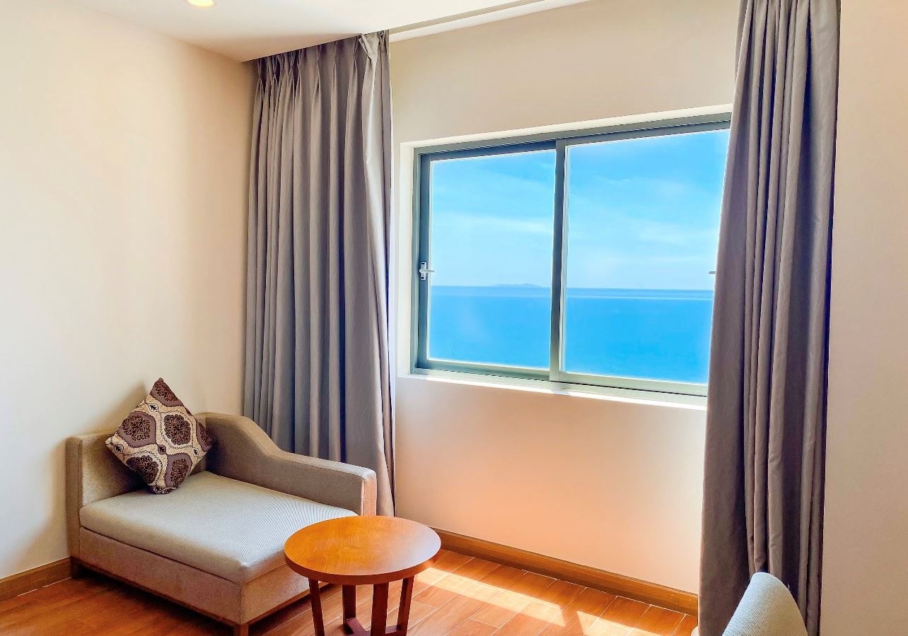 rooms-deluxe-sea-view-with-window
