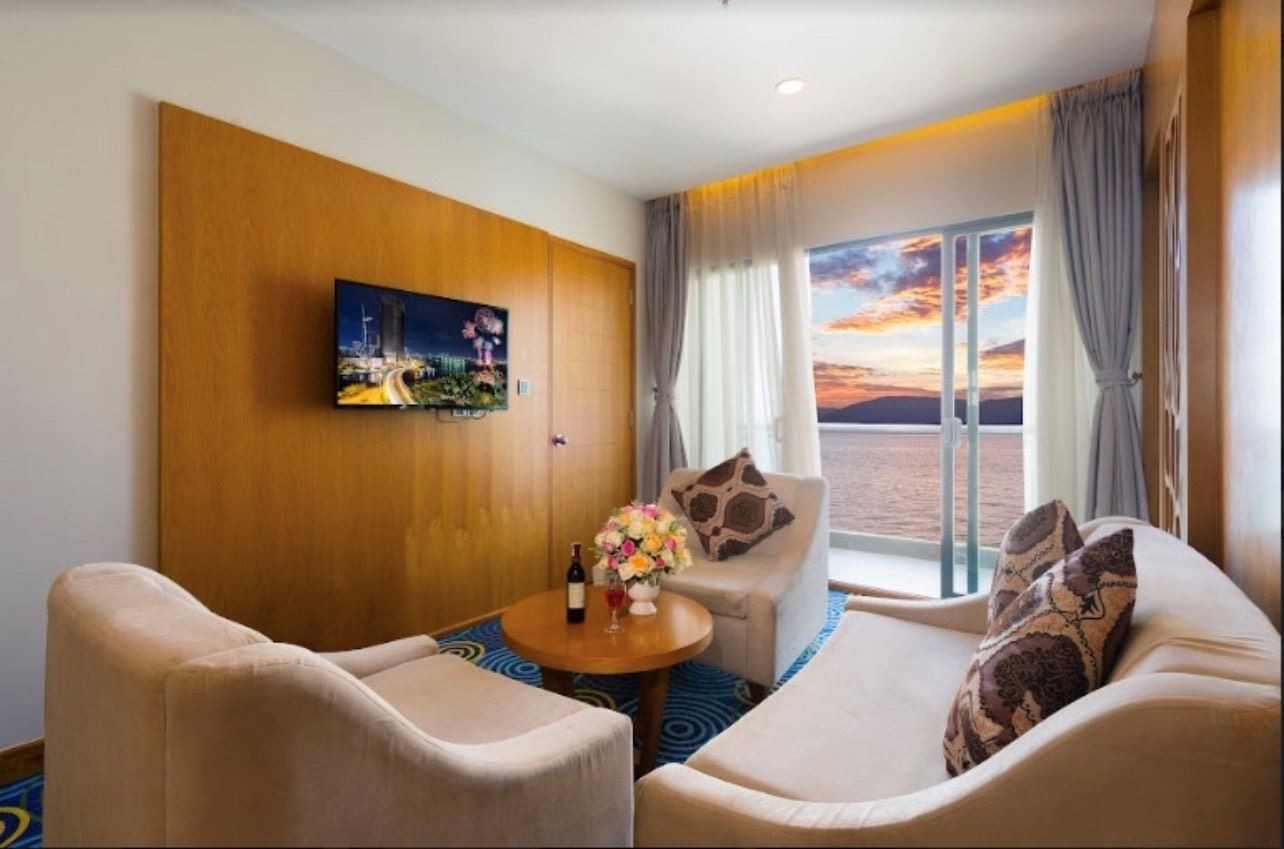 rooms-suite-double-partial-sea-view-with-balcony-child-without-extra-bed