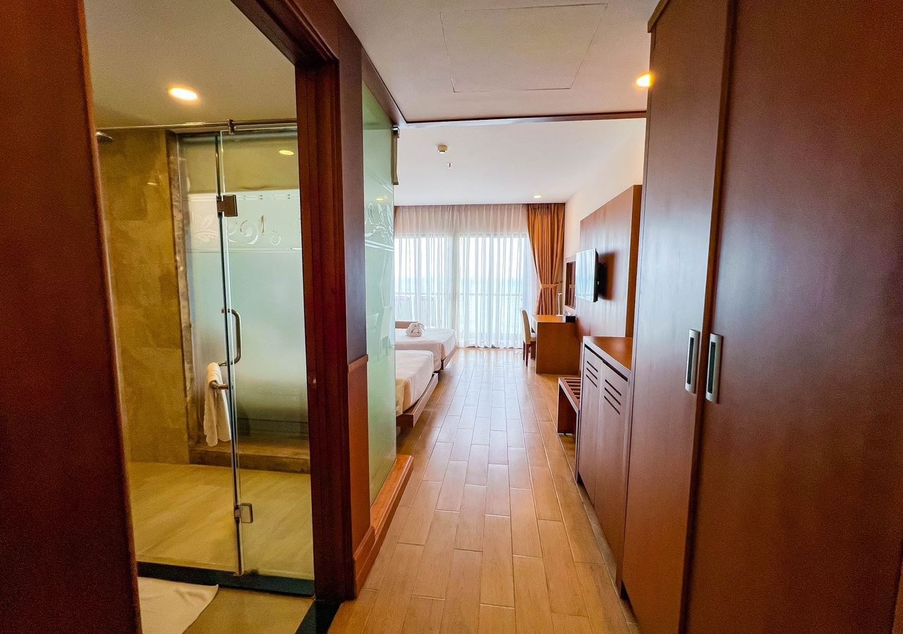 rooms-deluxe-room-partial-sea-view-with-balcony-child-without-extra-bed