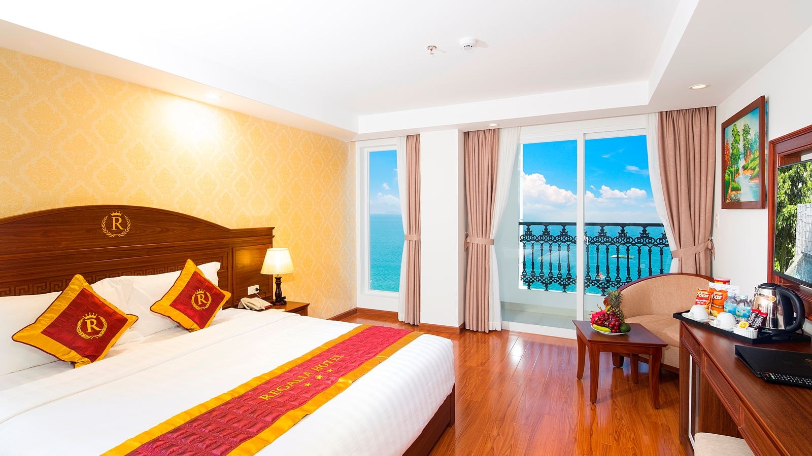 rooms-room-executive-seaview-with-balcony