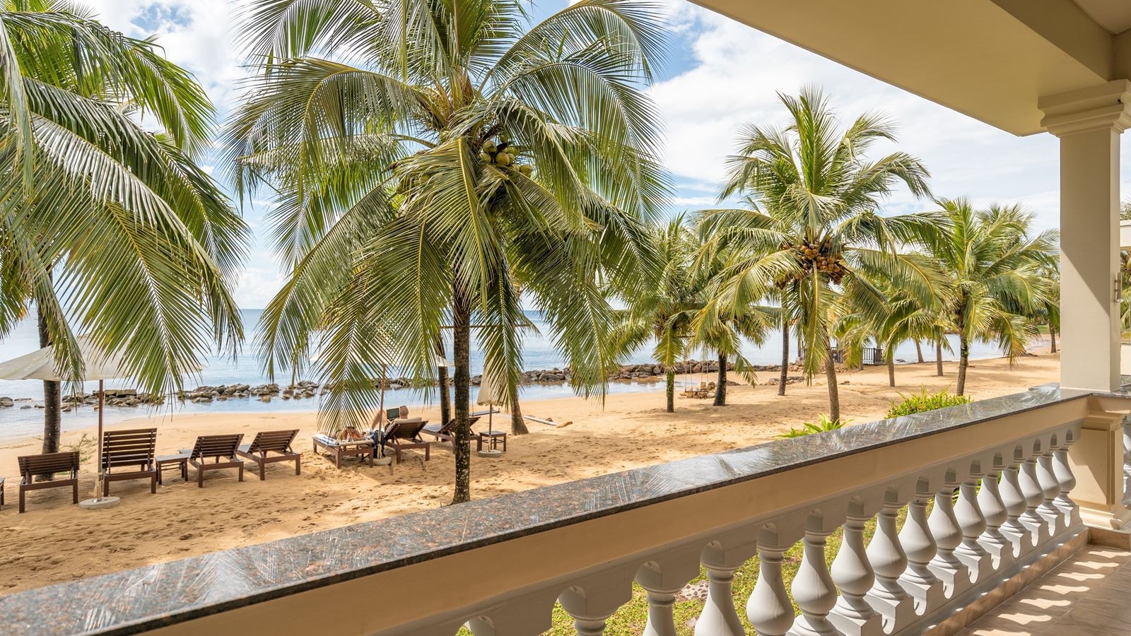 rooms-villa-beachfront