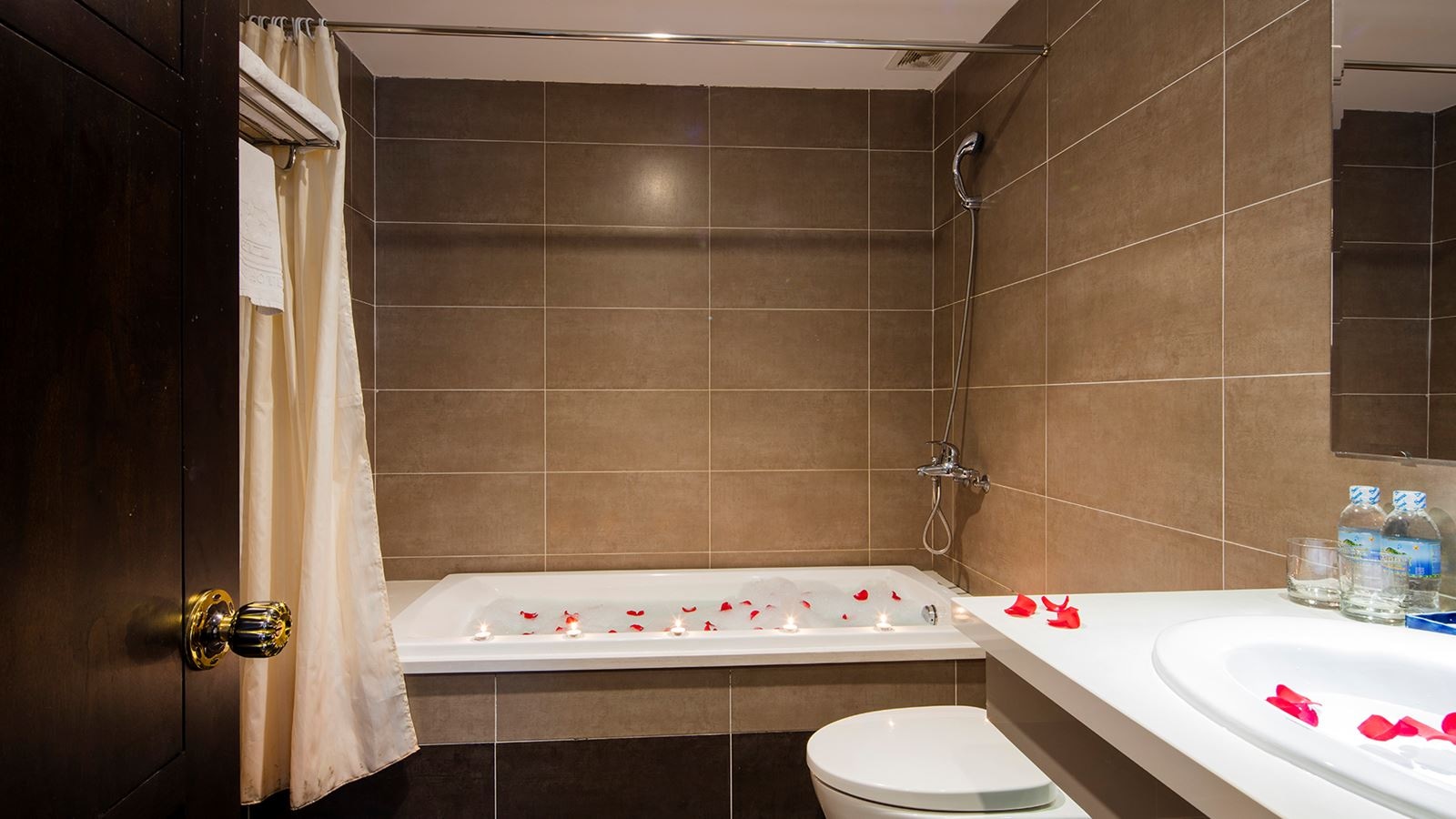 rooms-senior-deluxe-room