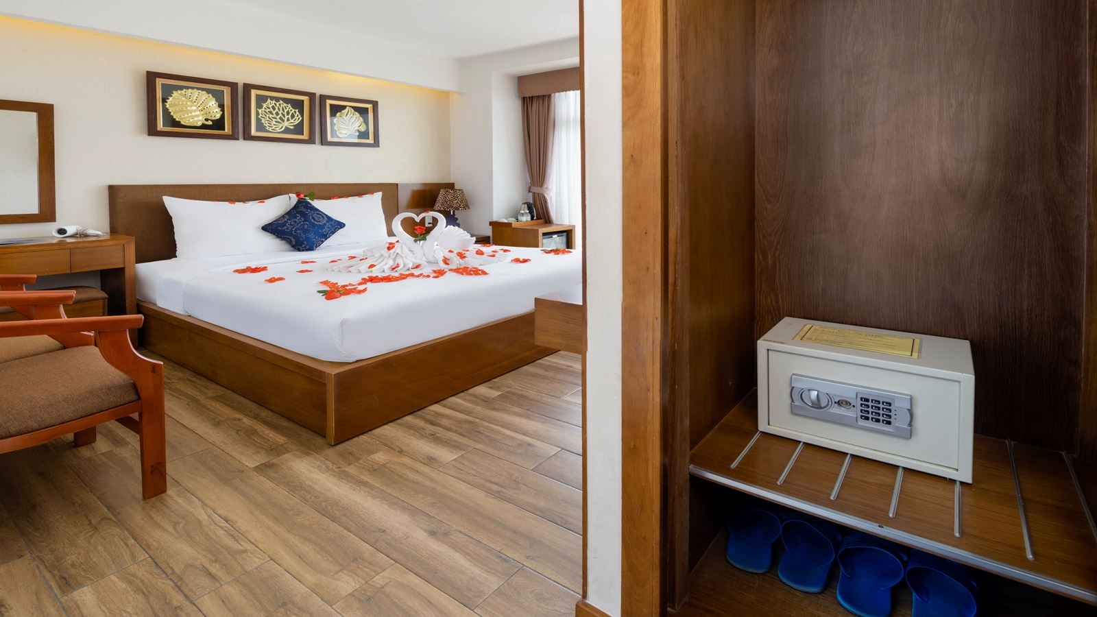 rooms-room-executive-seaview-balcony