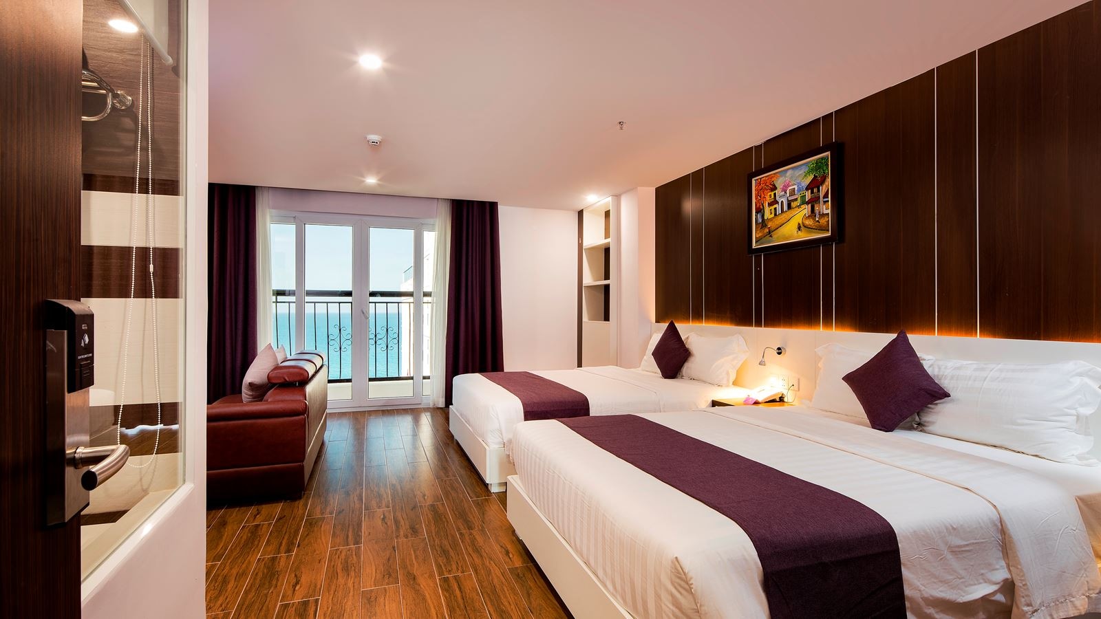 rooms-family-king-suite-ocean-view-balcony