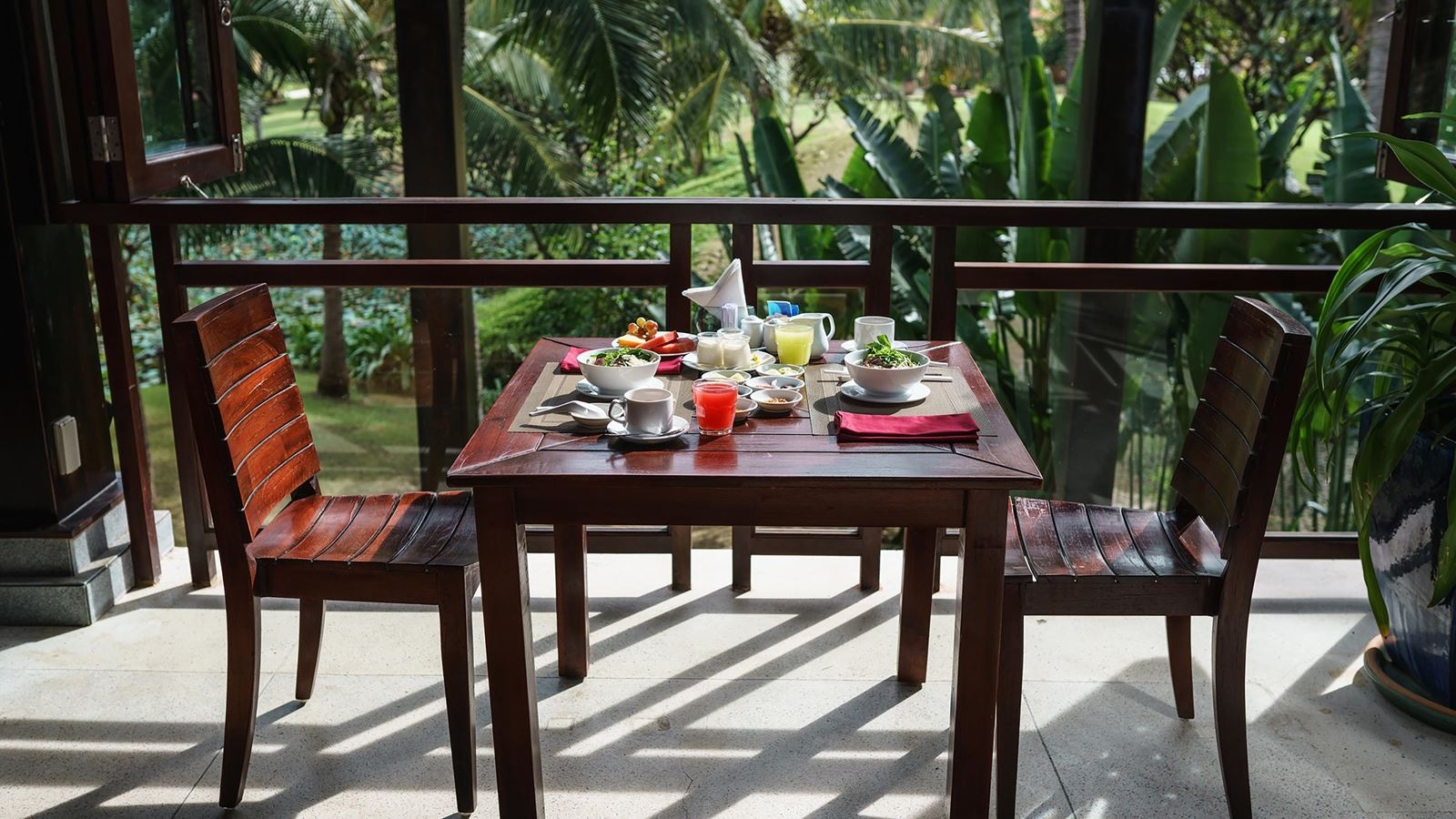 restaurants-cafe-blue-lagoon