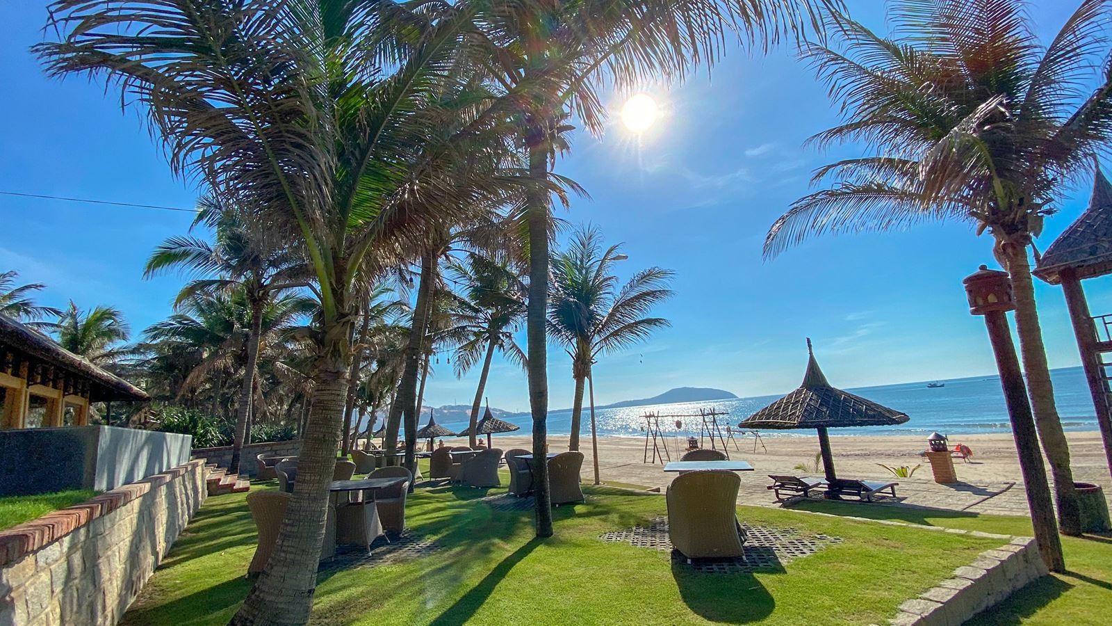 bars-sun-terrace-beach-bar