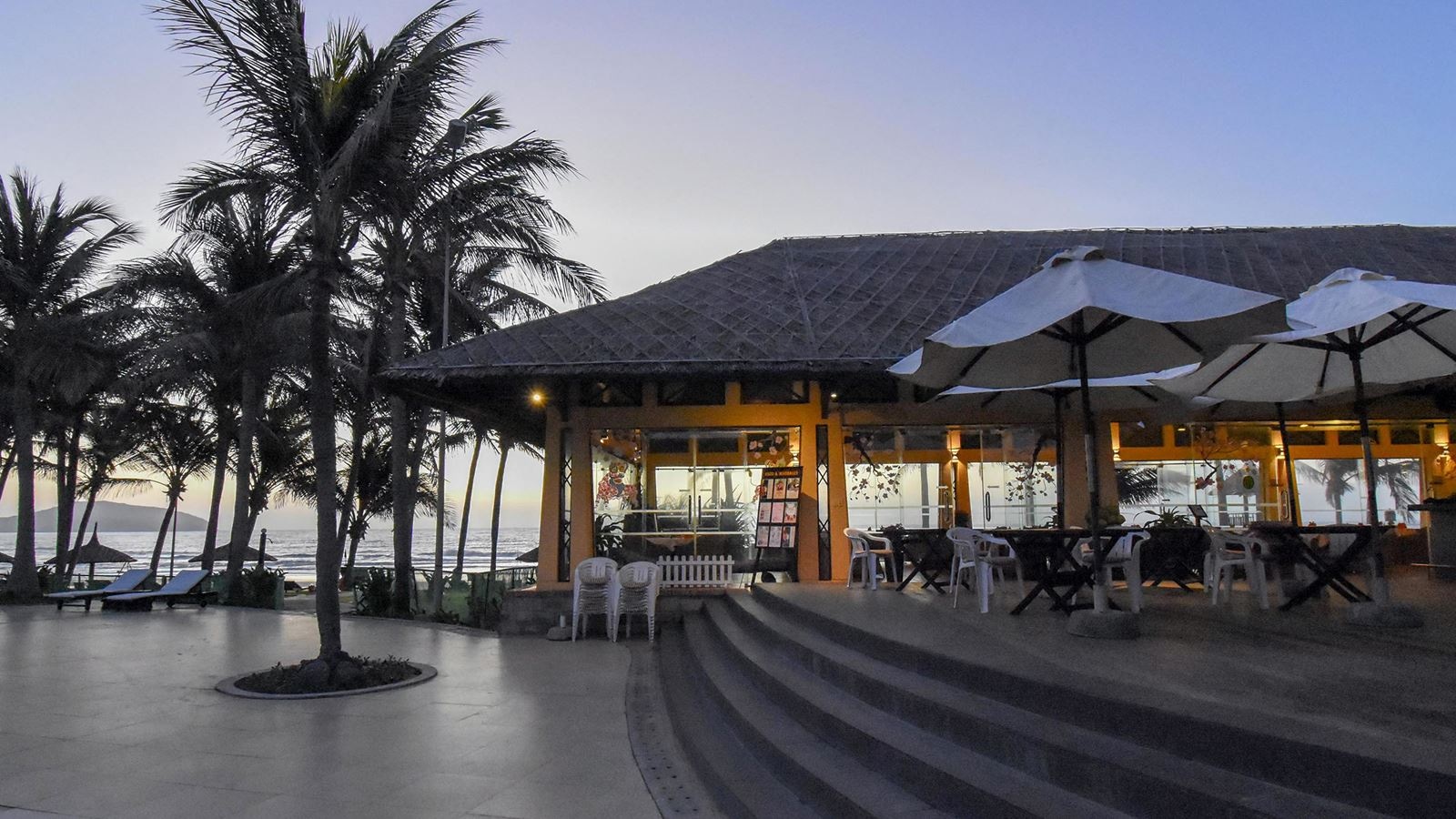 bars-sun-terrace-beach-bar