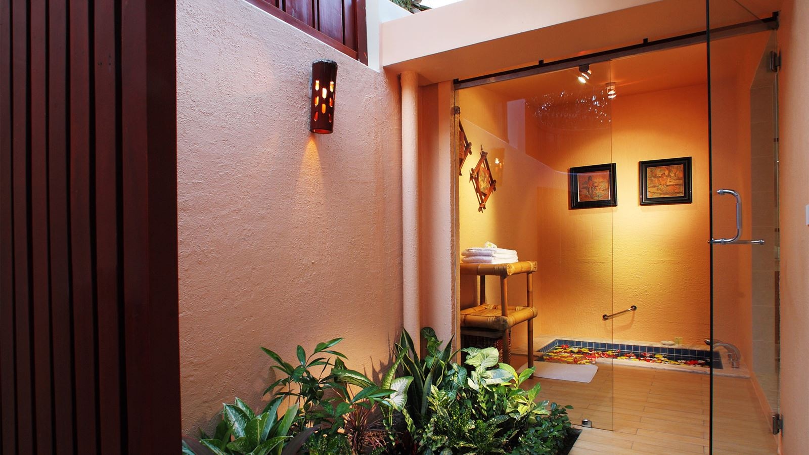 rooms-family-beachfront-villa