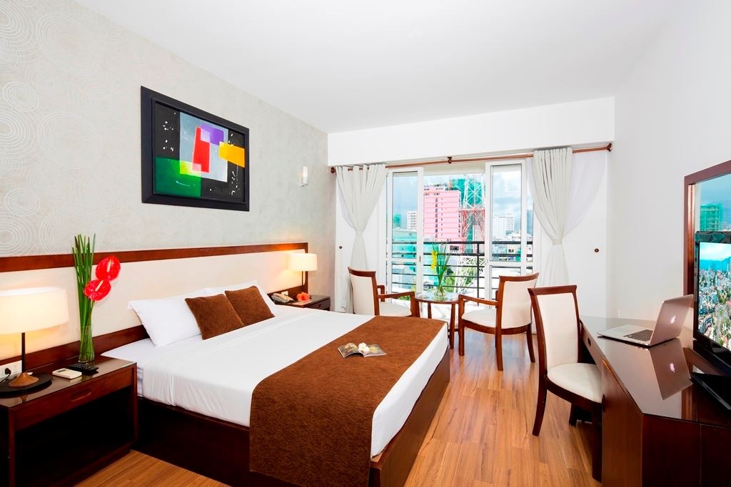 rooms-senior-deluxe-city-view-with-balcony