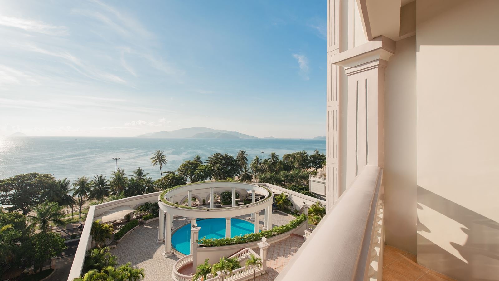rooms-deluxe-ocean-view-with-balcony-child-without-extra-bed