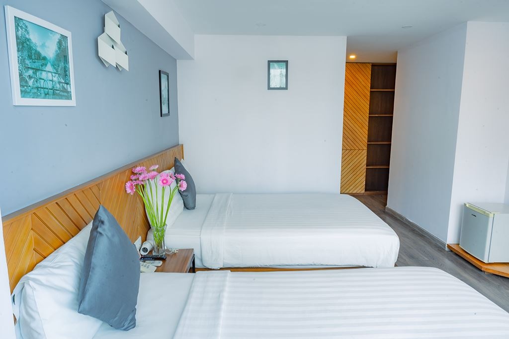 rooms-deluxe-partial-seaview