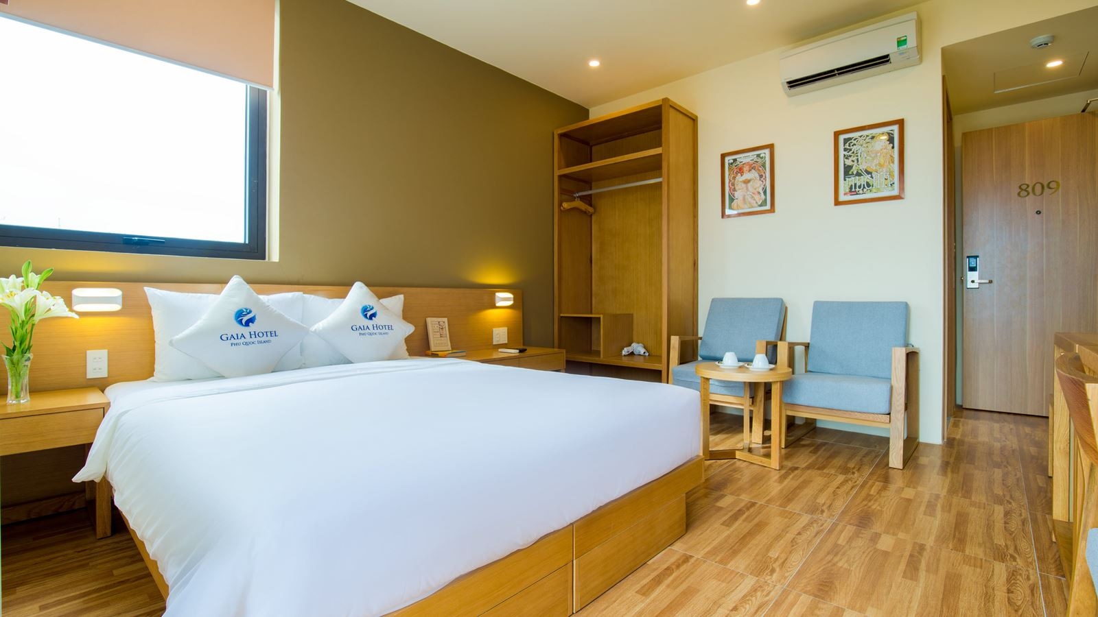 rooms-deluxe-room-double-with-window-child-without-extra-bed