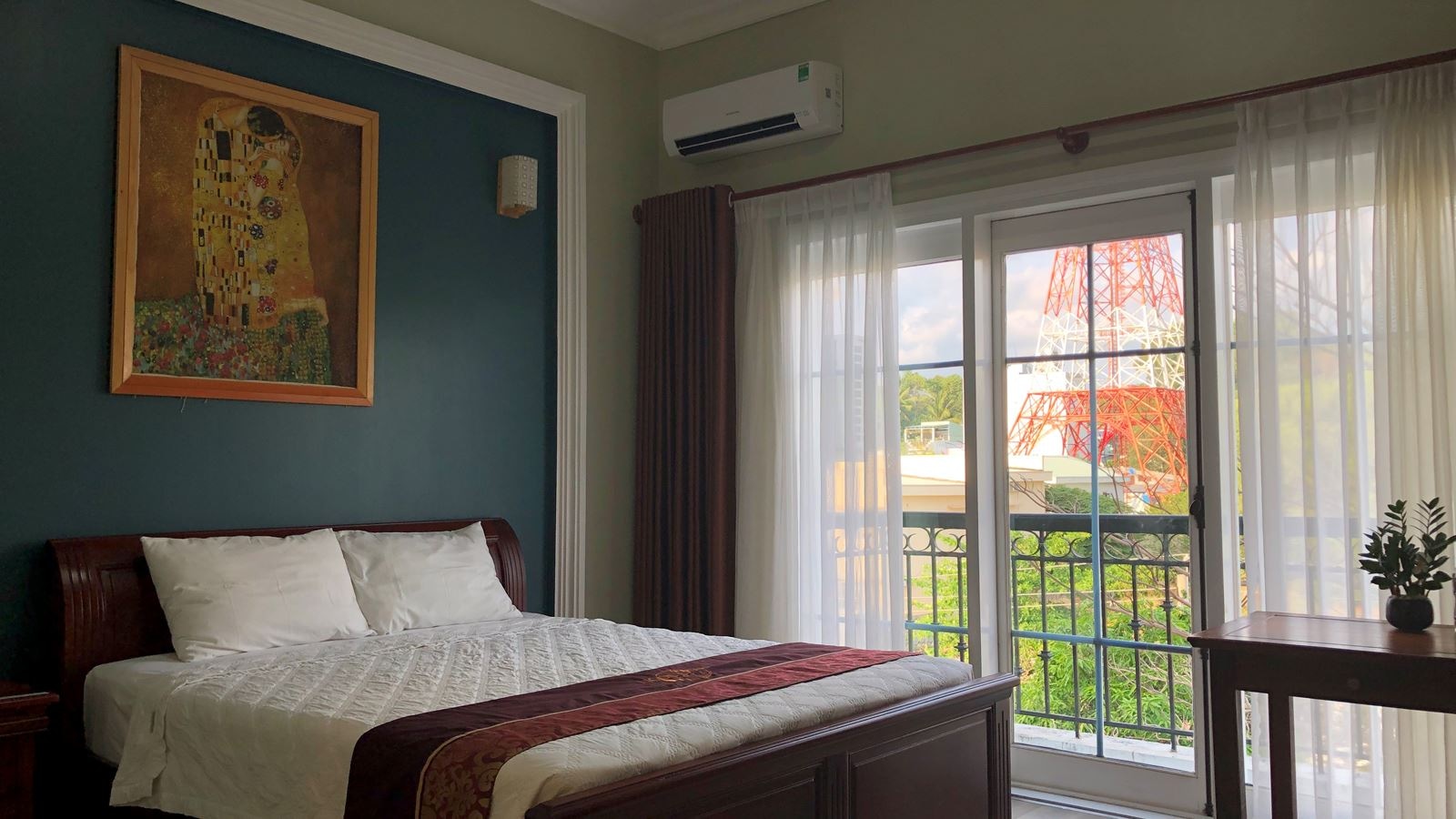 rooms-deluxe-city-view