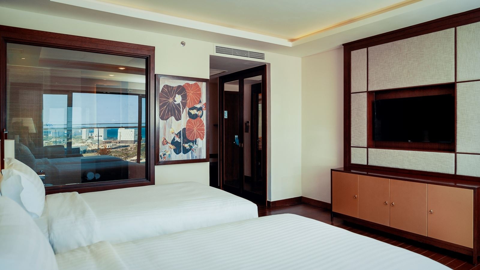 rooms-deluxe-with-balcony