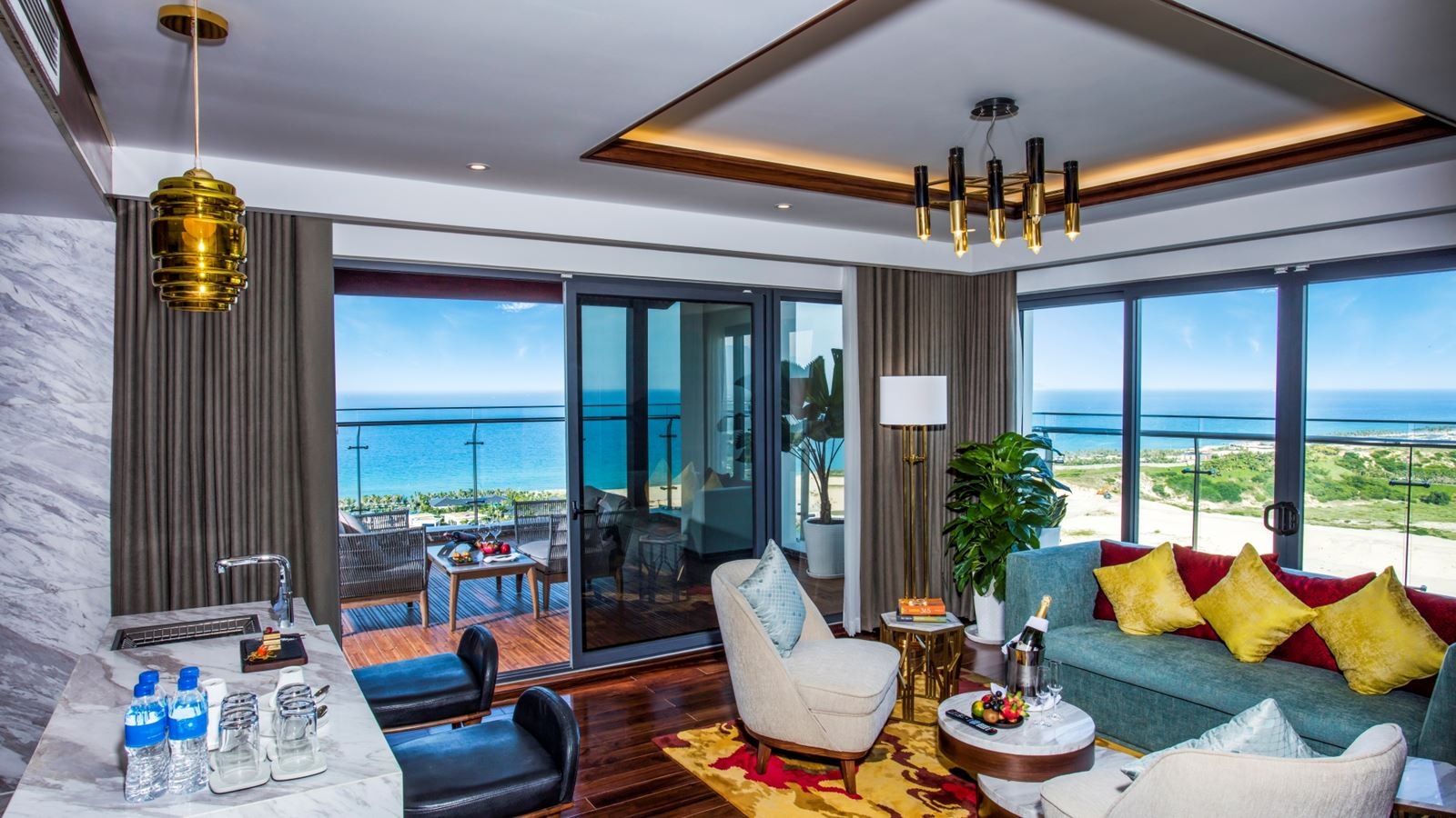 rooms-sky-suite-ocean-view-with-balcony