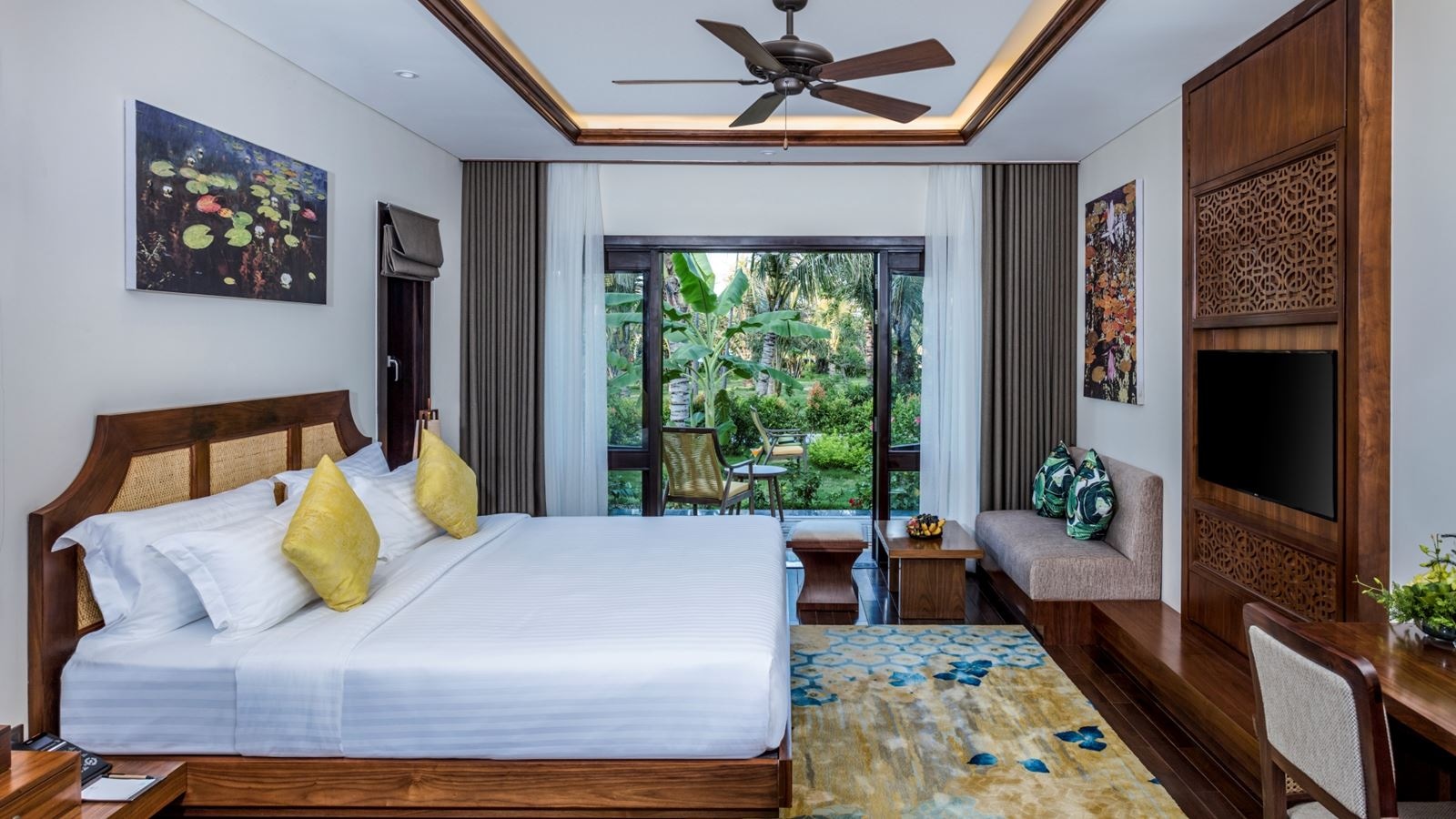 rooms-premium-with-balcony