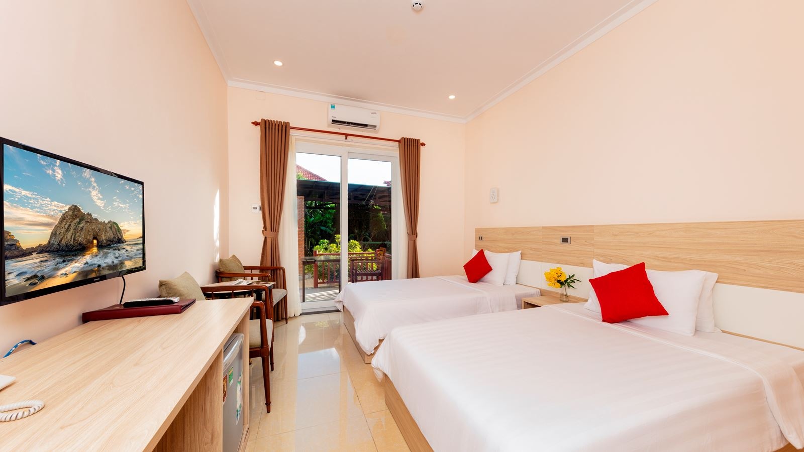 rooms-superior-room-with-balcony