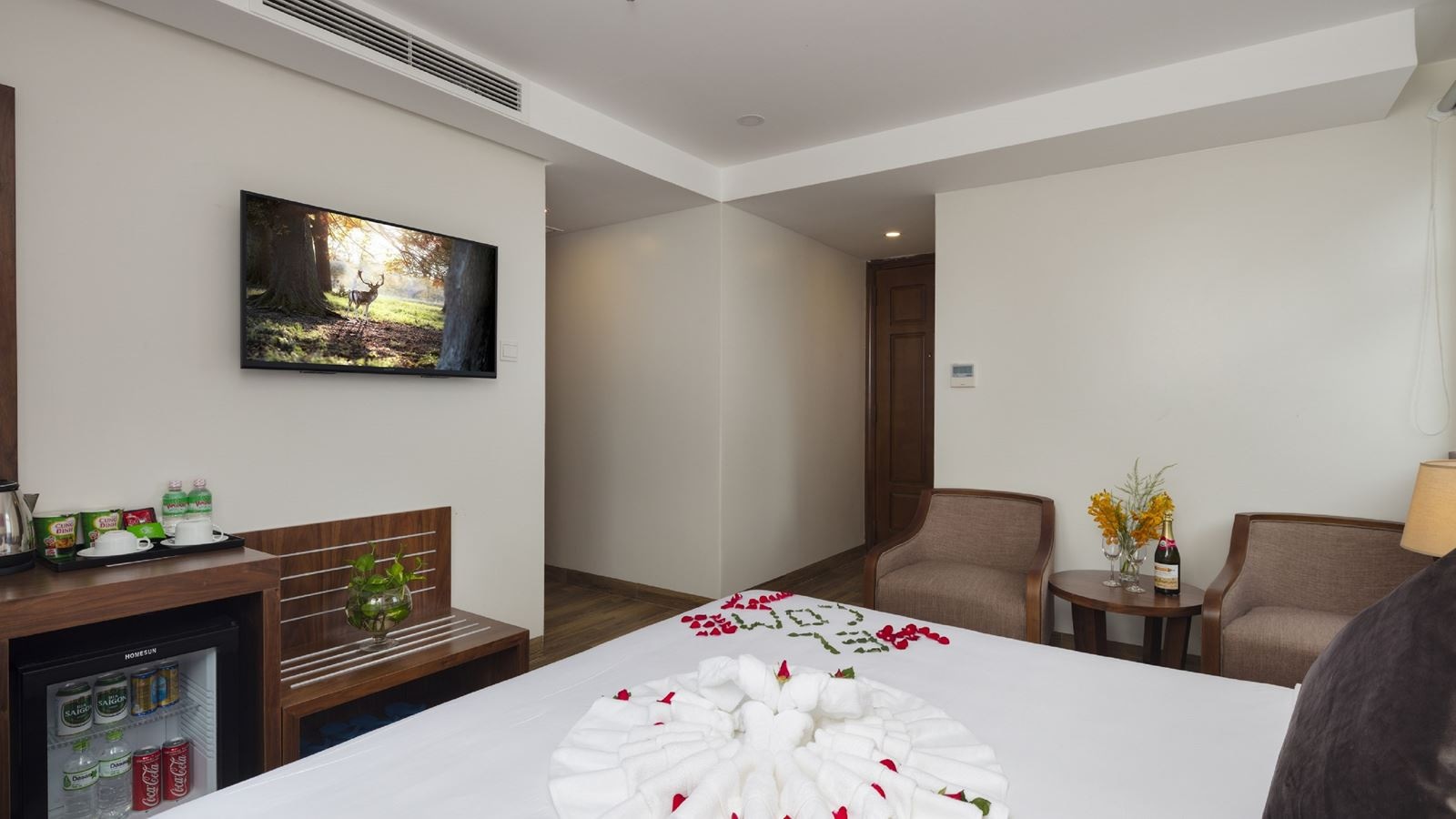 rooms-deluxe-city-view