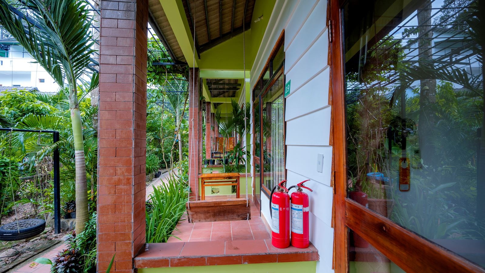 rooms-bungalow-standard-with-terrace