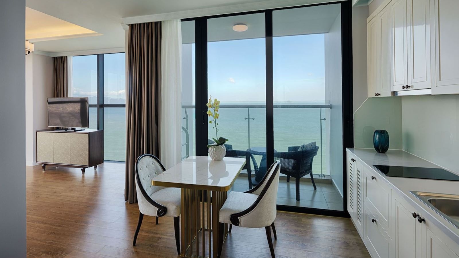 rooms-grand-studio-ocean-view