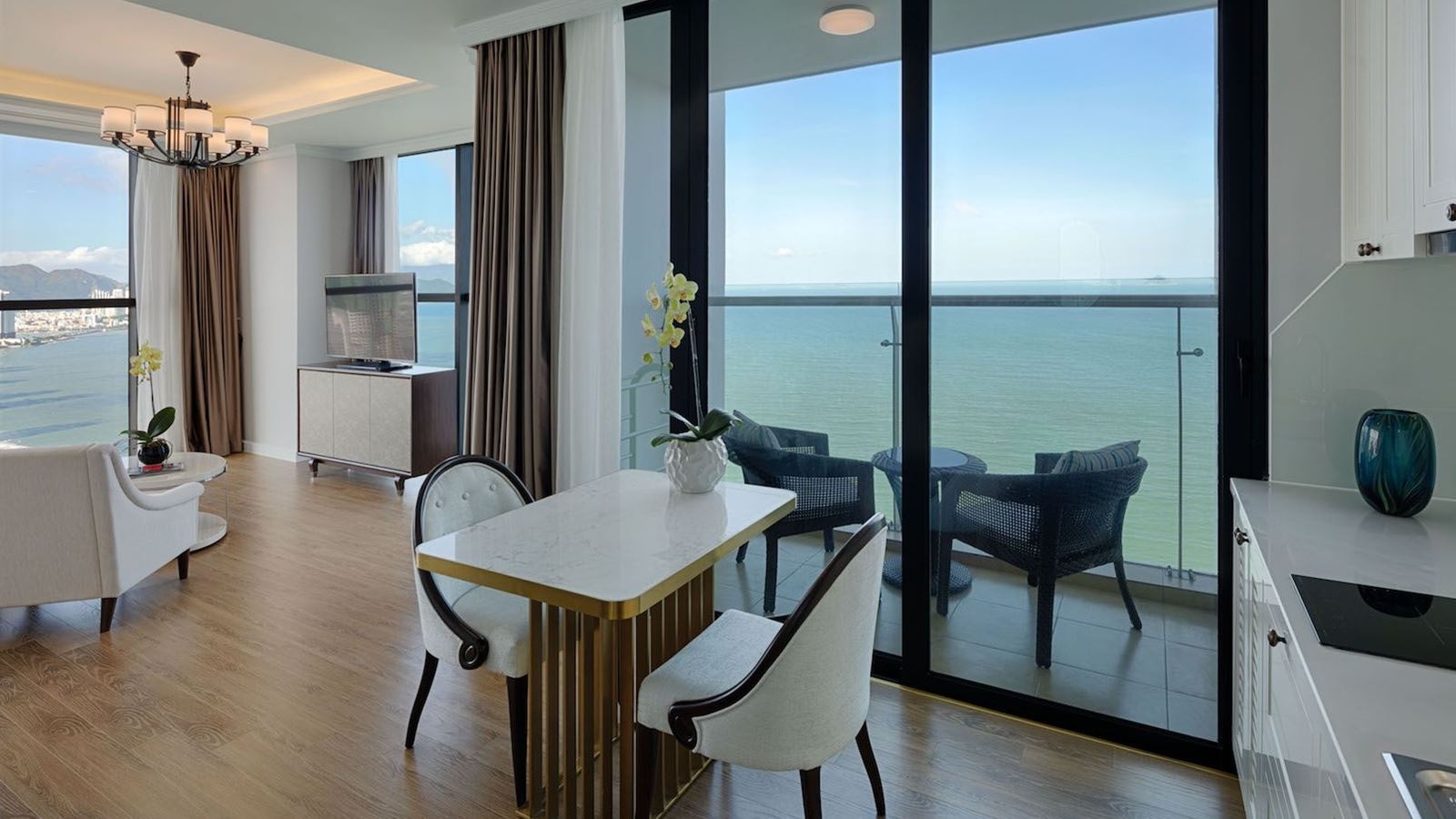 rooms-grand-studio-ocean-view