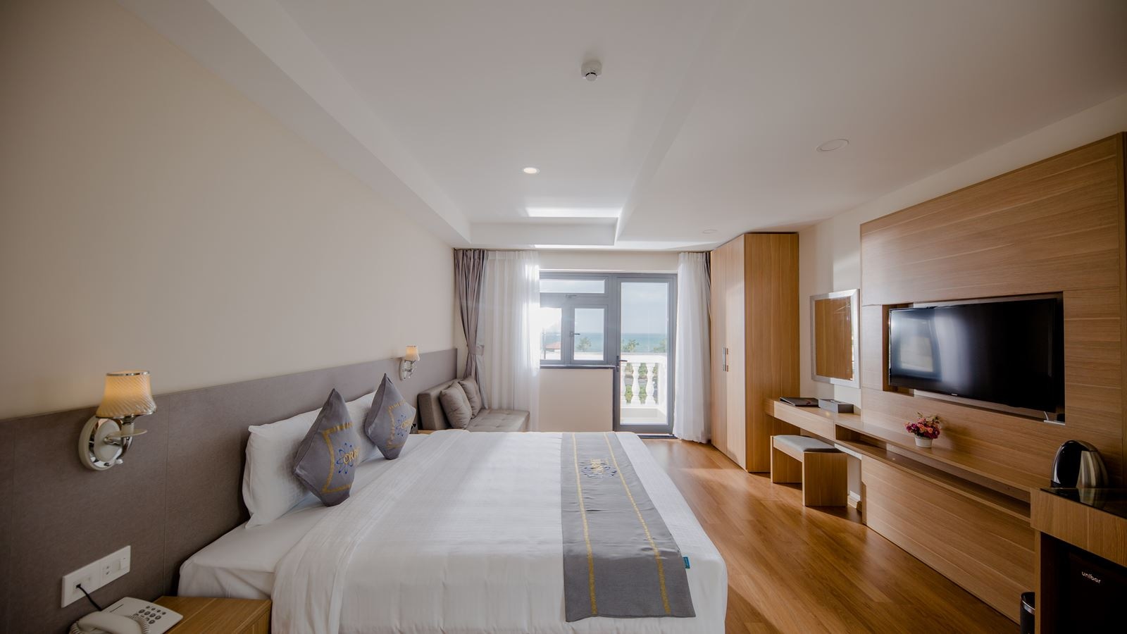 rooms-premier-sea-view-with-balcony