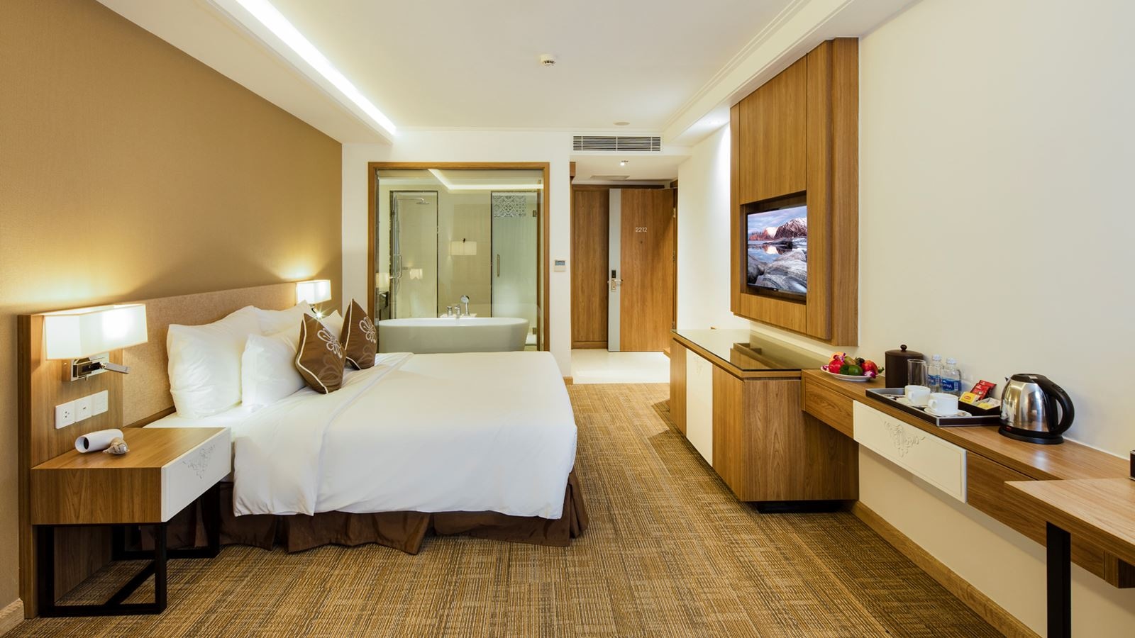 rooms-premier-deluxe-ocean-view-with-balcony