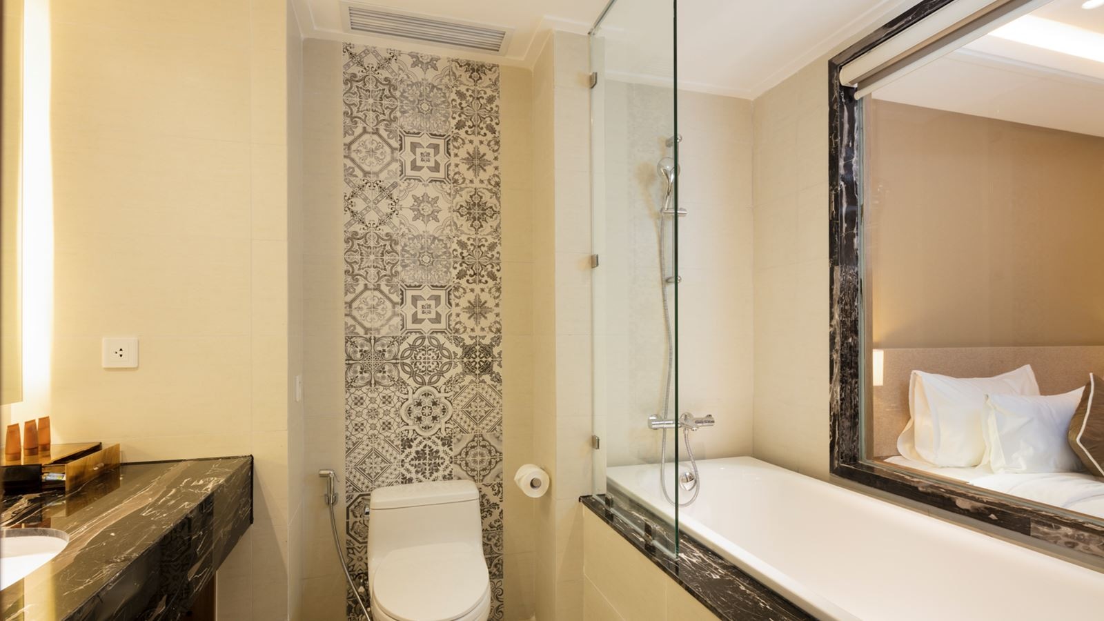 rooms-premier-deluxe-ocean-view-with-balcony-child-without-extra-bed