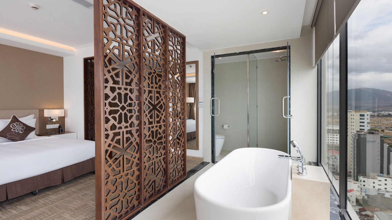 rooms-comodo-suite-ocean-view-with-balcony-child-without-extra-bed