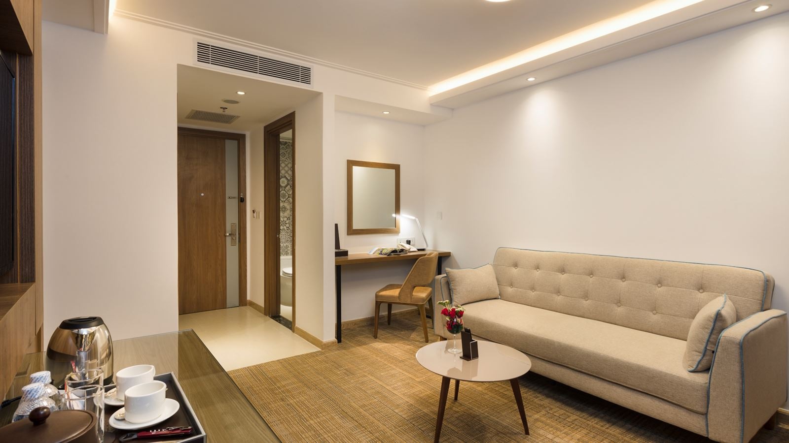 rooms-comodo-grand-suite-sea-view-with-balcony