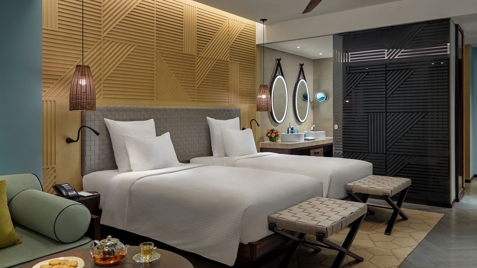 rooms-deluxe-ocean-balcony