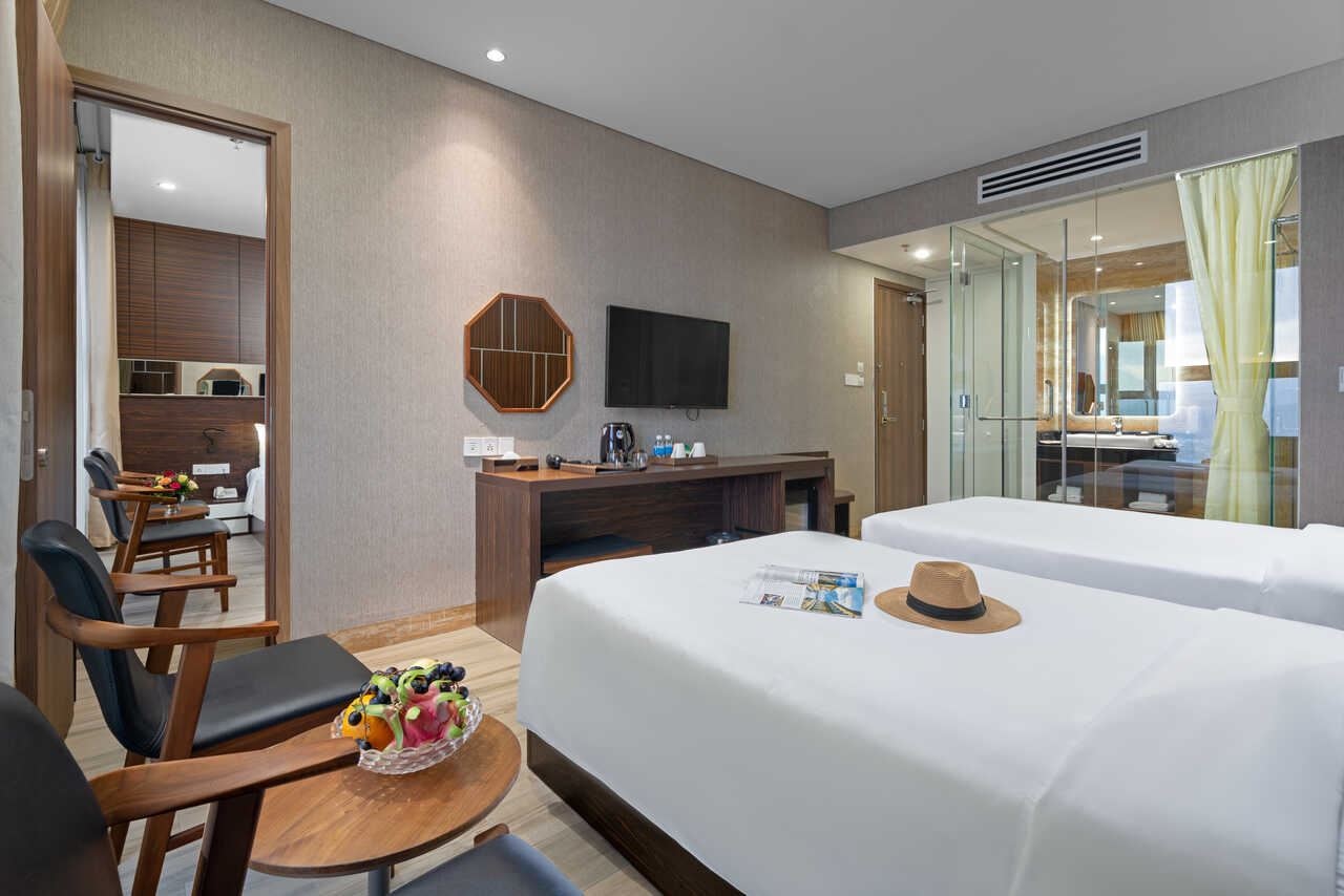 rooms-family-city-view